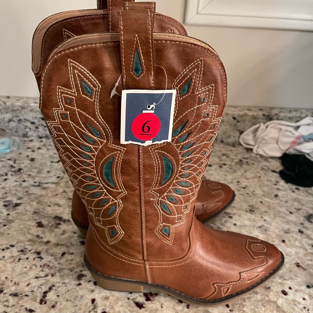 Cowboy boots NWT